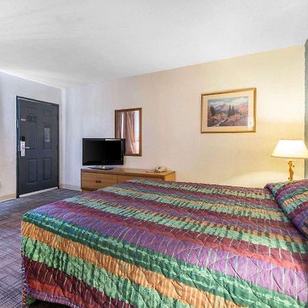 Rodeway Inn & Suites Colorado Springs Exterior foto