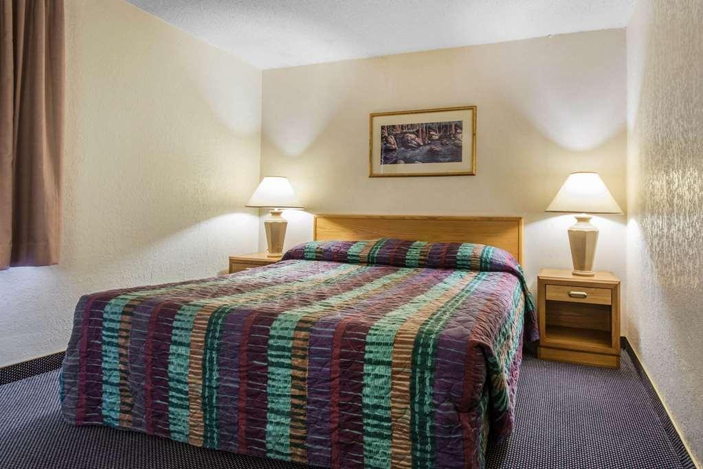 Rodeway Inn & Suites Colorado Springs Exterior foto
