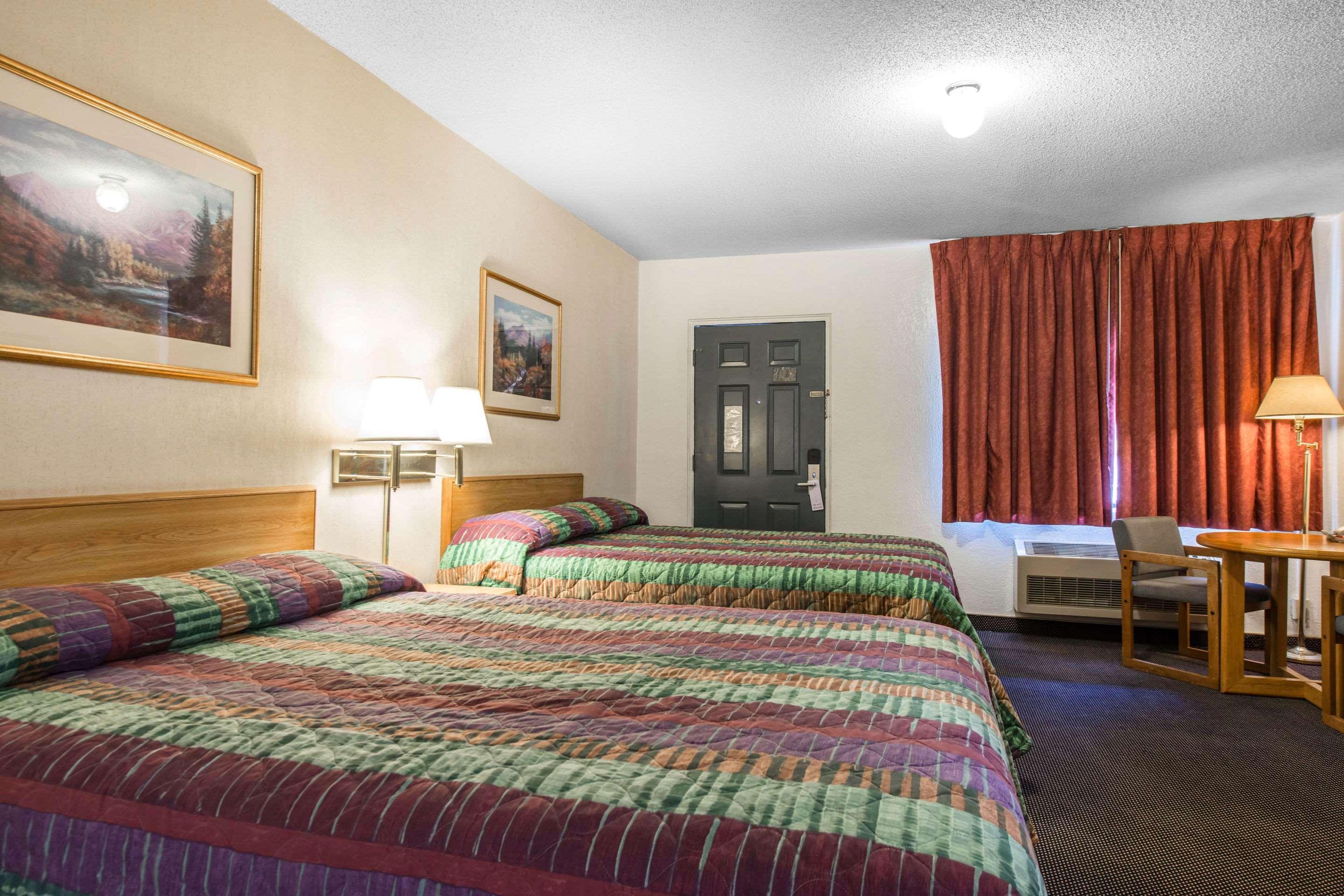 Rodeway Inn & Suites Colorado Springs Exterior foto