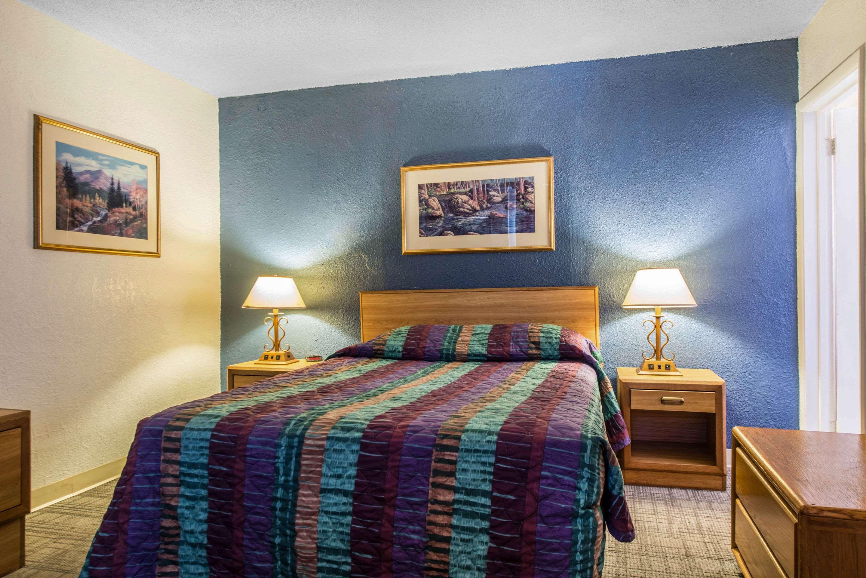 Rodeway Inn & Suites Colorado Springs Exterior foto